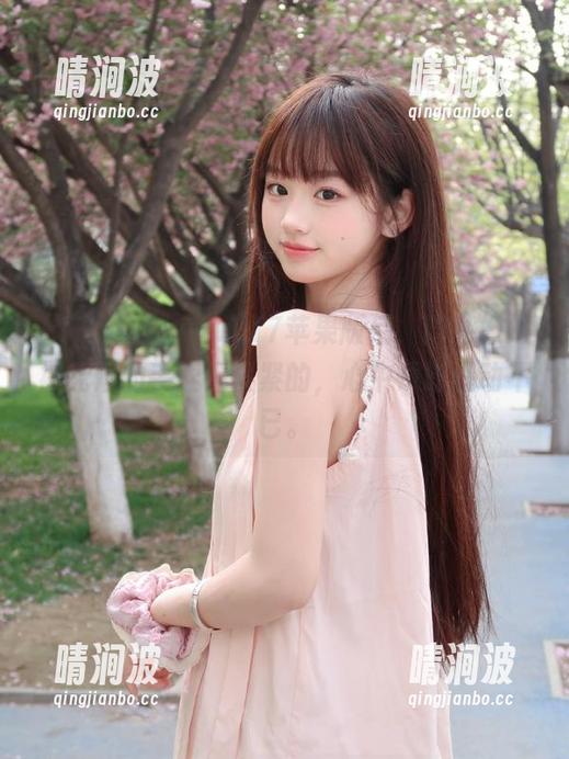 17 用上www.17苹果版后,隐私像是被无形的手捏得紧紧的,心中顿时骚动不已。