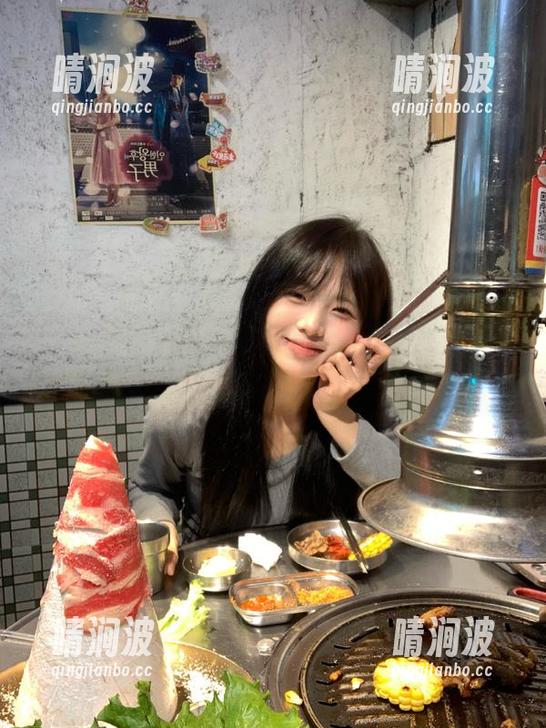 91网爆 疯狂!91网爆黑料传送门又在旁边晃悠,谁能抗拒啊?