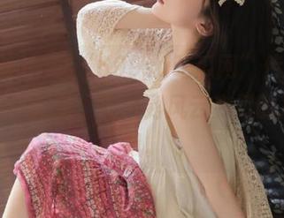 她的“699su吃瓜网”传送门，仿佛是一扇窗，能看到风云变幻的冷暖自知。