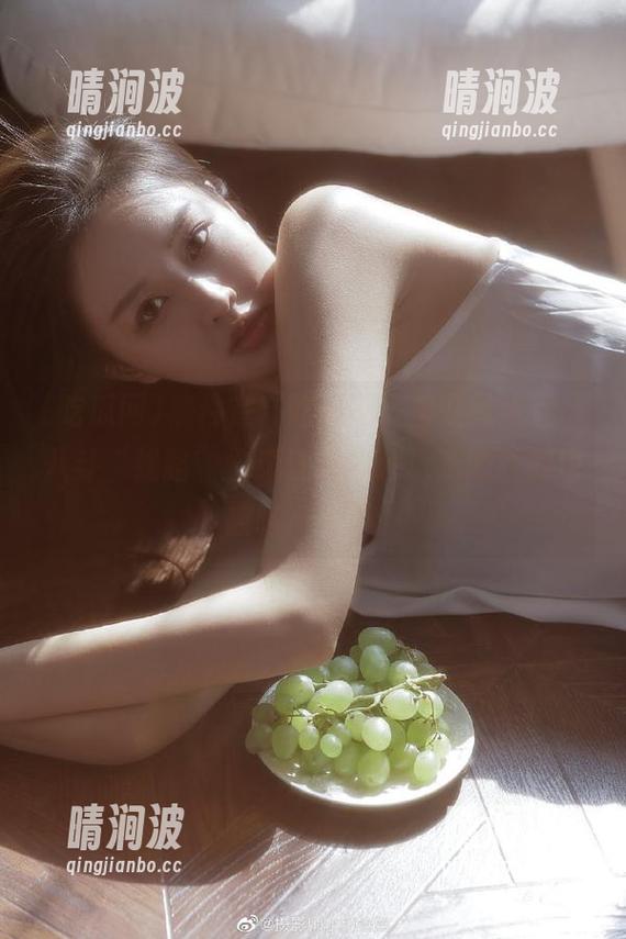 稿件在“吃瓜网”里在线流通，八卦“线路”快速连接，感觉我的时间也被吸进去了…