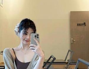 在线带你看黑料冲哥的一字马，是舞者还是摔跤选手？