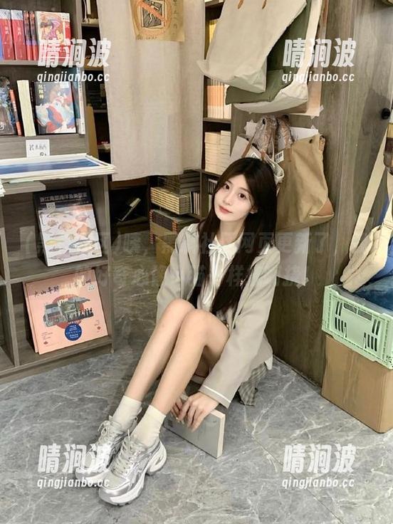 黑料社区 咦,黑料社区网页更新了,我的好奇心像小猫一样挠啊挠!