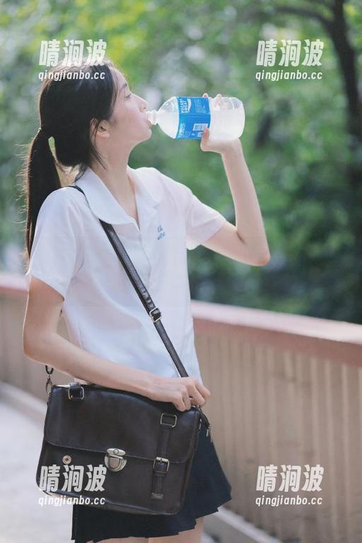 探秘黑料网地址，不打烊的瓜场让你欲罢不能！